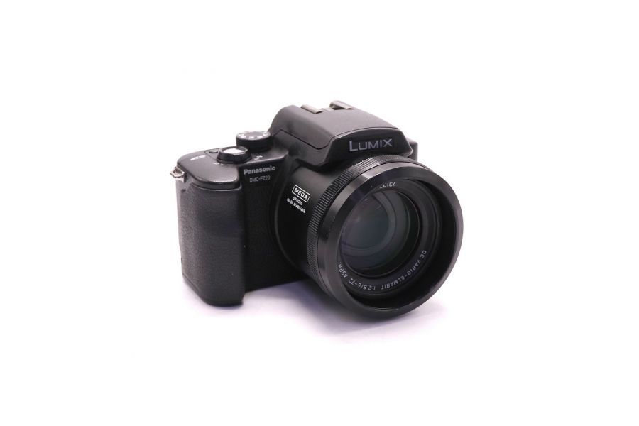 Фотокамера Panasonic Lumix DMC-FZ20 в упаковке