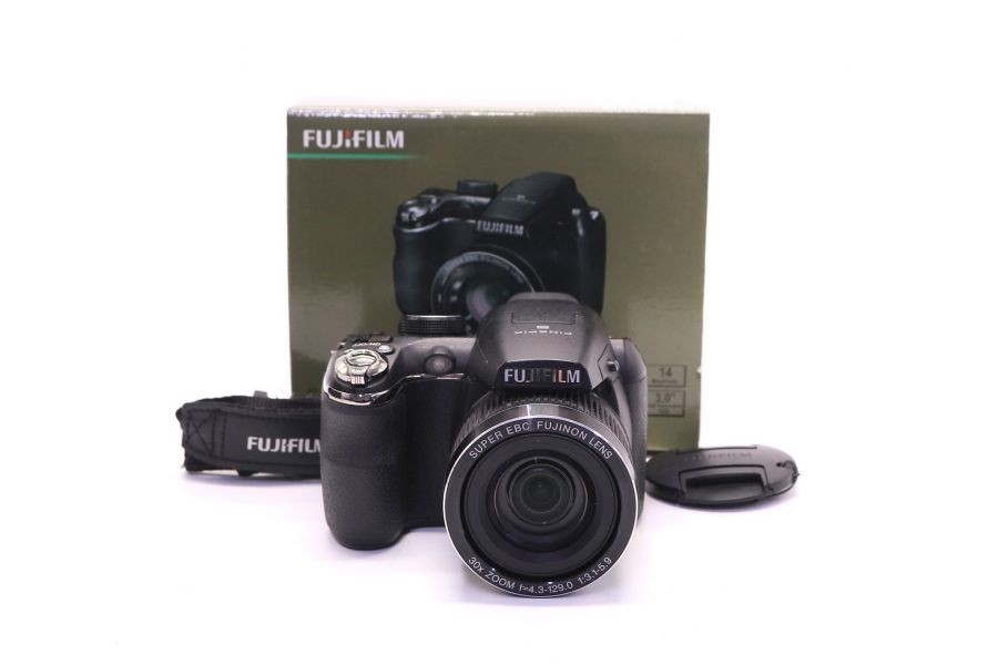 Fujifilm FinePix S4000 в упаковке