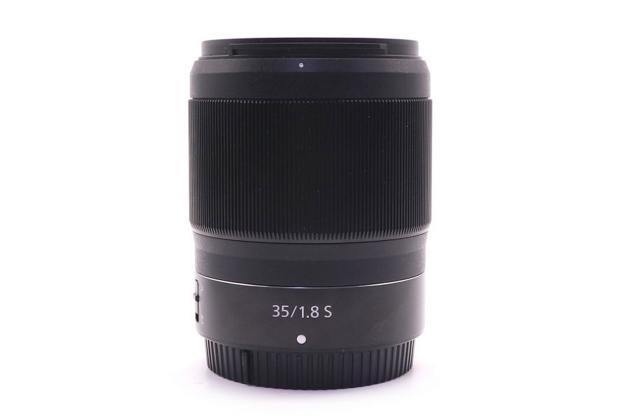 Nikon 35mm f/1.8 S Nikkor Z в упаковке
