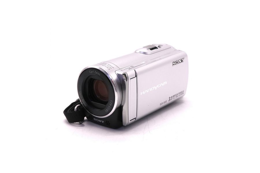 Компактная видеокамера Sony DCR-SX83E в упаковке 