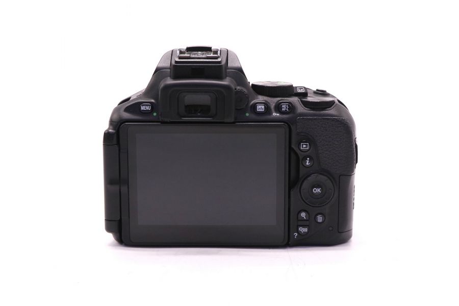 Nikon D5600 kit в упаковке (пробег 36377 кадров)