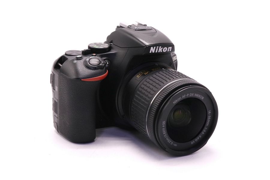 Nikon D5600 kit в упаковке (пробег 36377 кадров)