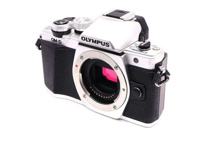 Olympus OM-D E-M10 Mark II body silver (пробег 1260 кадров)
