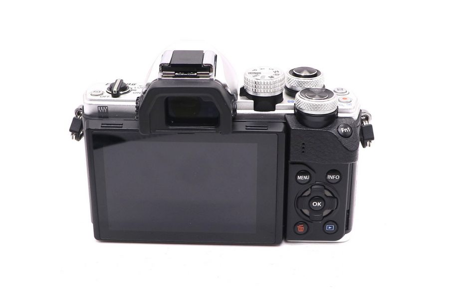 Olympus OM-D E-M10 Mark II body silver (пробег 1260 кадров)
