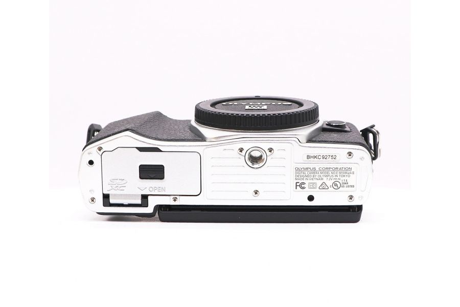 Olympus OM-D E-M10 Mark II body silver (пробег 1260 кадров)