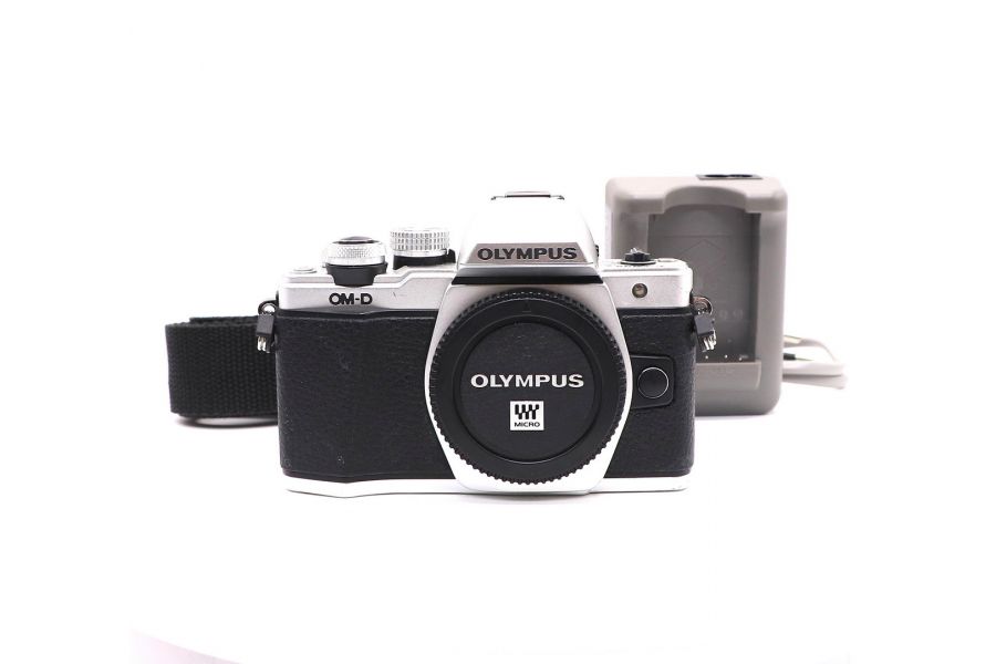 Olympus OM-D E-M10 Mark II body silver (пробег 1260 кадров)