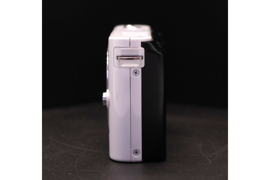 Nikon 1 J1 белый body (пробег 6290 кадров)