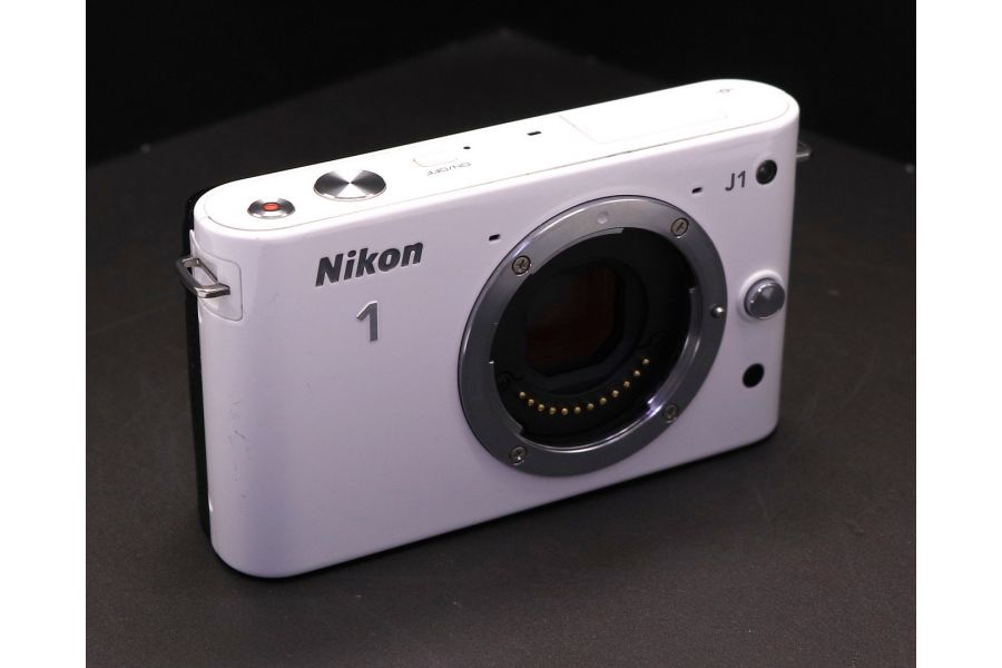 Nikon 1 J1 белый body (пробег 6290 кадров)