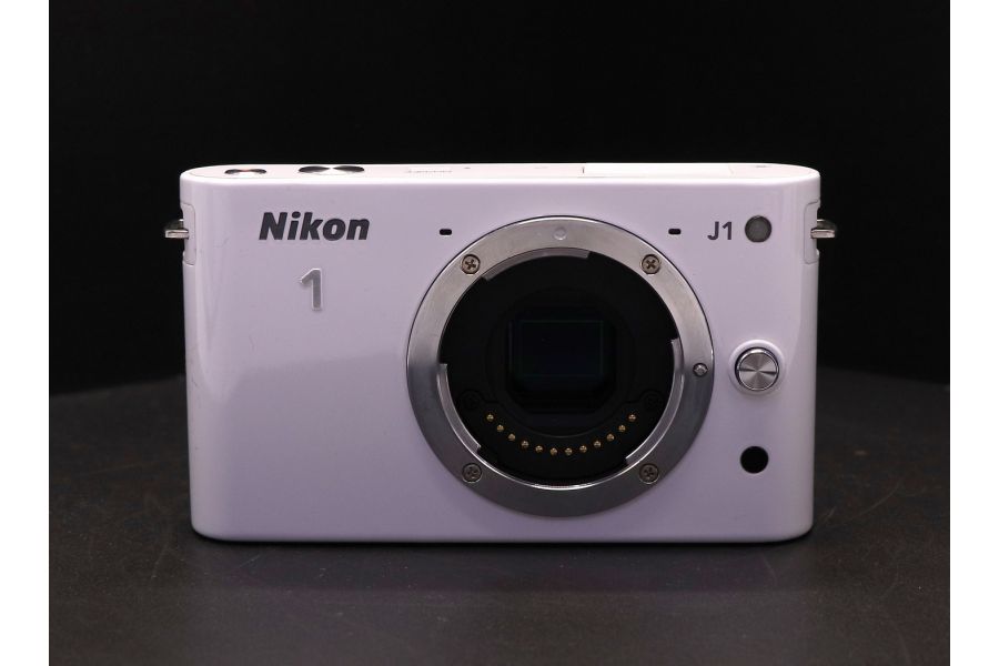 Nikon 1 J1 белый body (пробег 6290 кадров)
