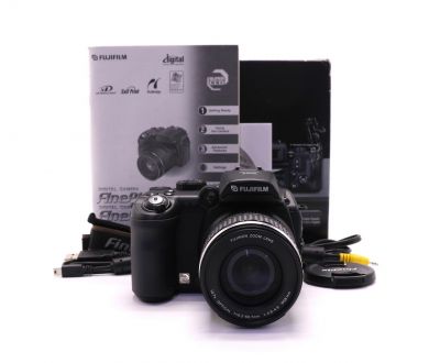 Fujifilm FinePix S9500 в упаковке