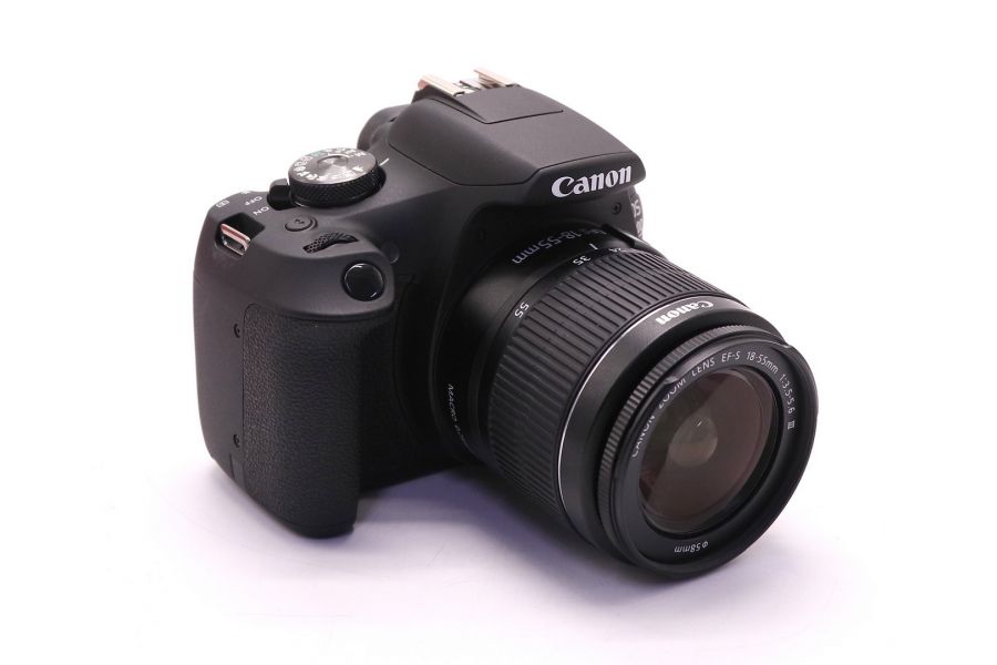 Canon EOS 2000D kit в упаковке (пробег 385 кадров)