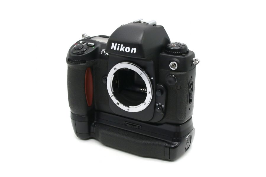 Nikon F100 body + Nikon MB-15