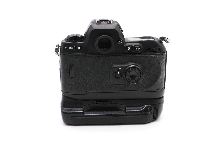 Nikon F100 body + Nikon MB-15