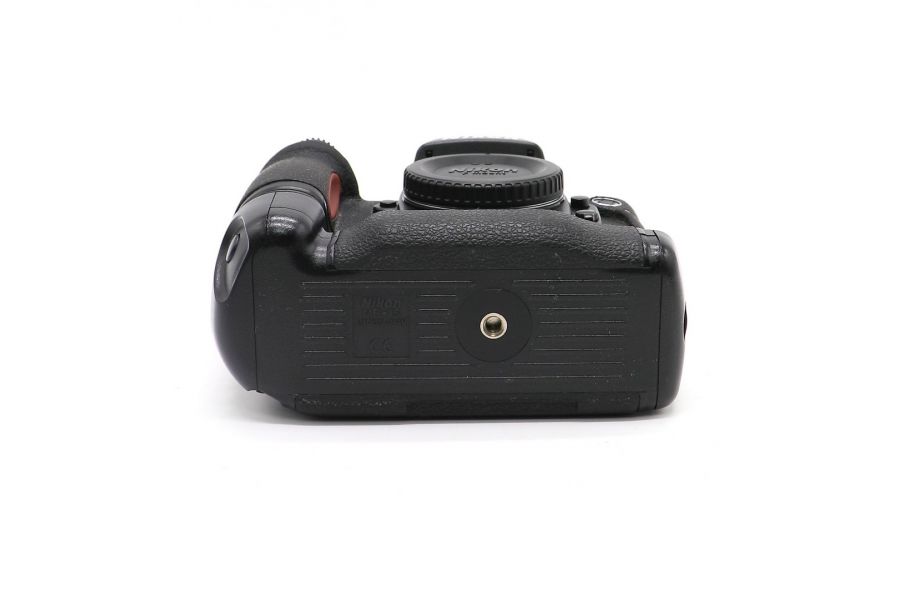 Nikon F100 body + Nikon MB-15