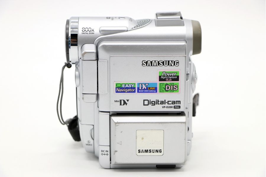 Видеокамера Samsung VP-D200