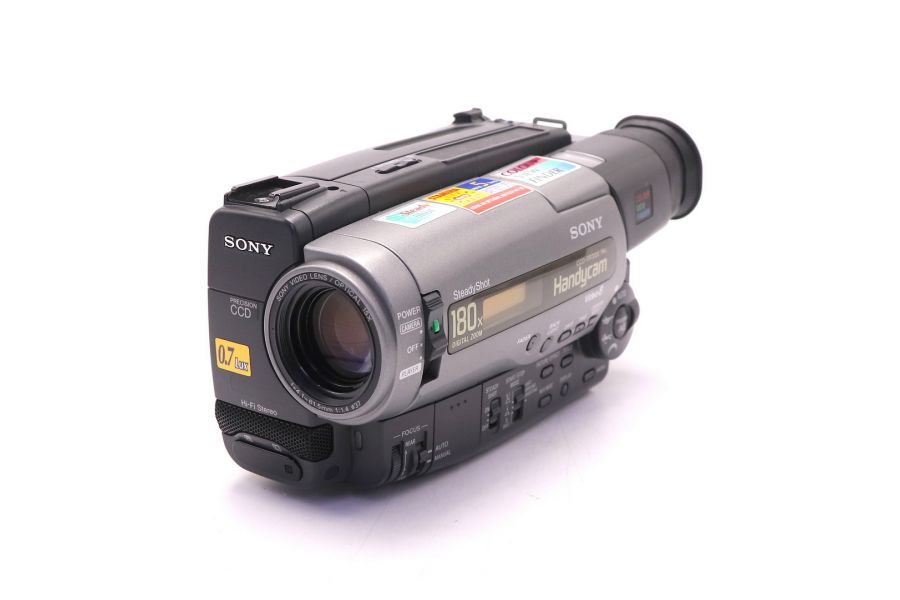 Видеокамера Sony CCD-TR720E