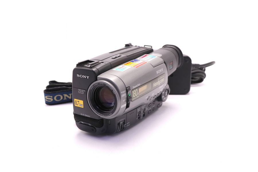 Видеокамера Sony CCD-TR720E
