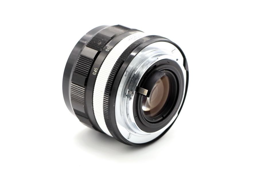 Konica Hexanon 52mm f/1.8