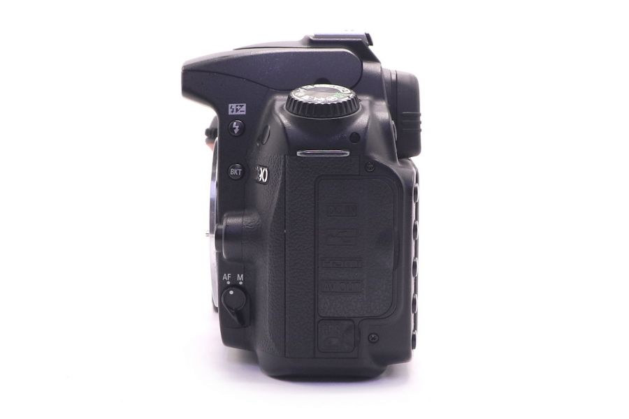 Nikon D90 body в упаковке (пробег 10700 кадров)