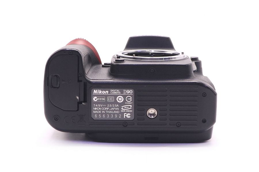 Nikon D90 body в упаковке (пробег 10700 кадров)