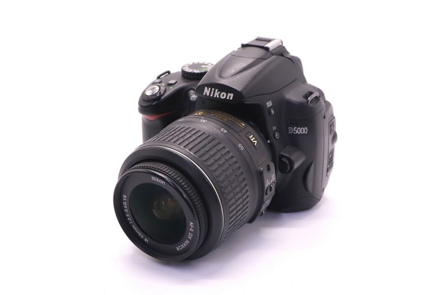Nikon D5000 kit (пробег 7815 кадров)