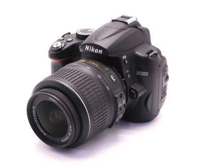 Nikon D5000 kit (пробег 3830 кадров)