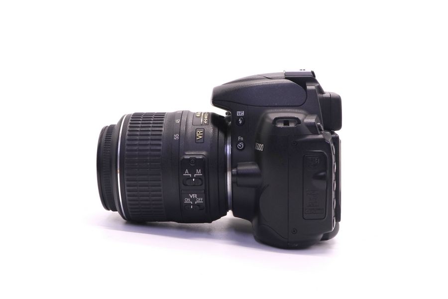 Nikon D5000 kit (пробег 7815 кадров)