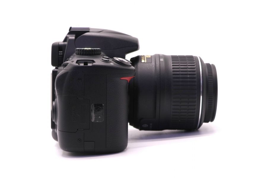 Nikon D5000 kit (пробег 3830 кадров)