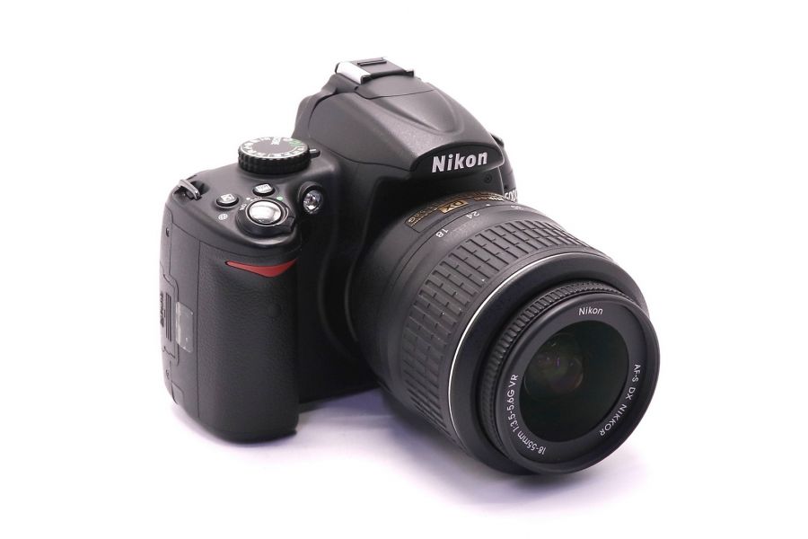 Nikon D5000 kit (пробег 3830 кадров)