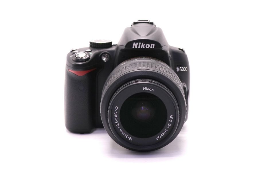 Nikon D5000 kit (пробег 3830 кадров)