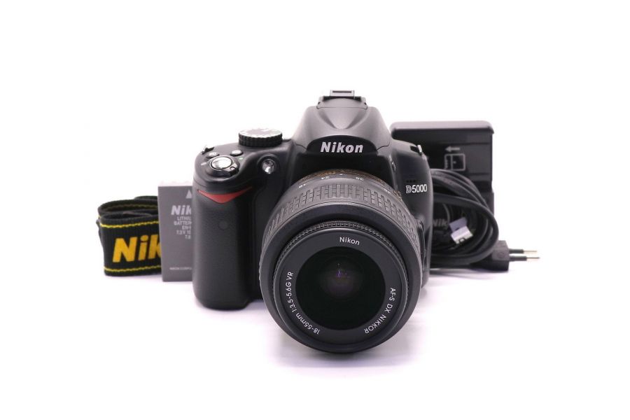 Nikon D5000 kit (пробег 3830 кадров)