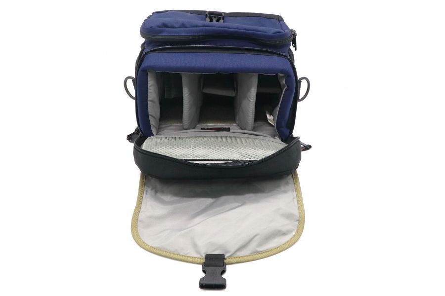 Сумка LowePro Nova 3