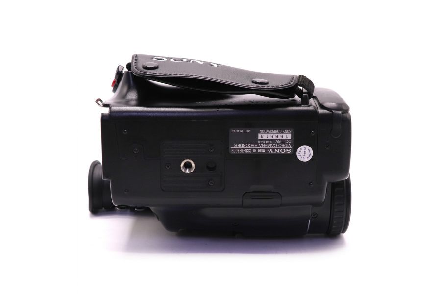 Видеокамера Sony CCD-TR705e в упаковке