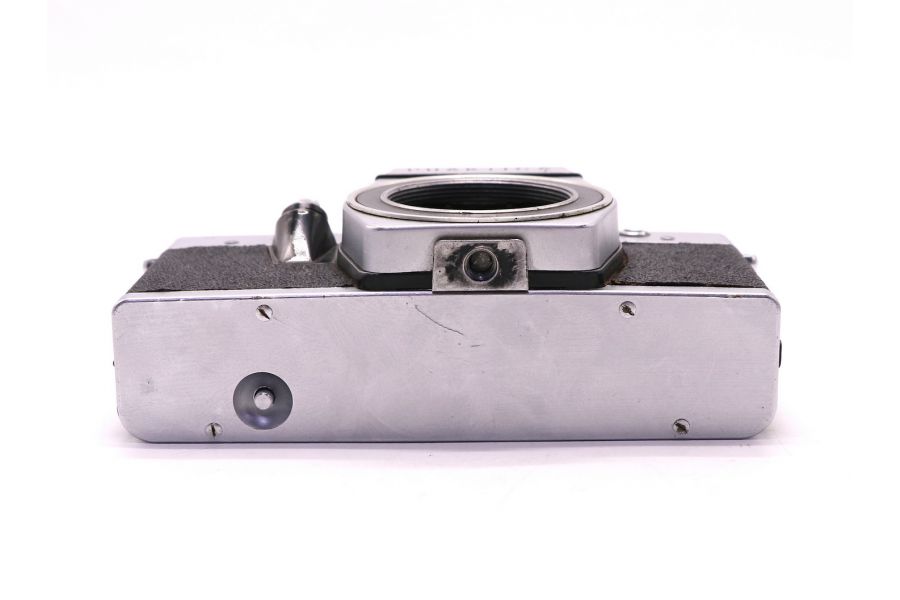 Praktica L body (Germany, 1970)