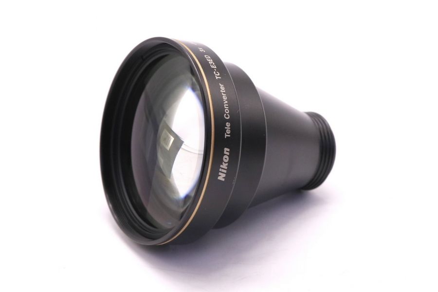 Телеконвертер Nikon TC-E3ED 3x в упаковке