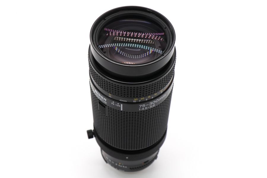Nikon 75-300mm f/4.5-5.6 AF Nikkor (Japan)