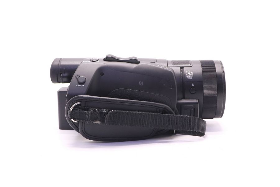 Видеокамера Sony FDR-AX700E 