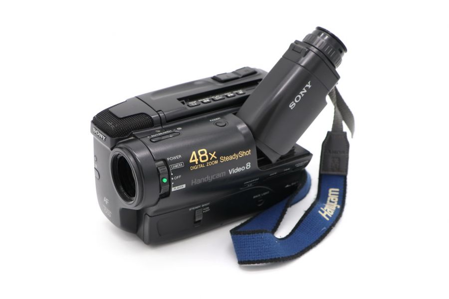 Видеокамера Sony CCD-TR550E