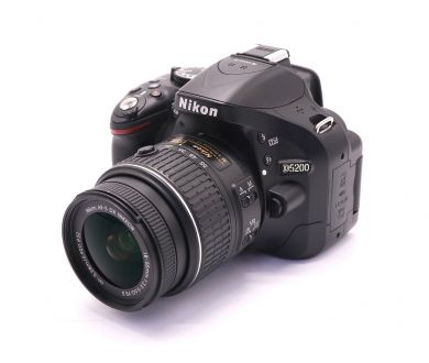 Nikon D5200 kit (пробег 4305 кадров)