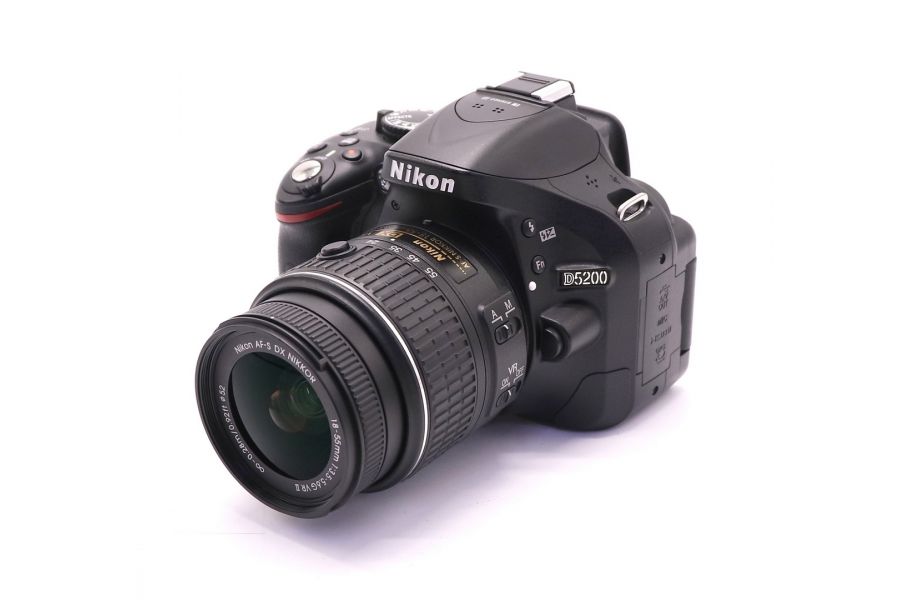 Nikon D5200 kit (пробег 4305 кадров)