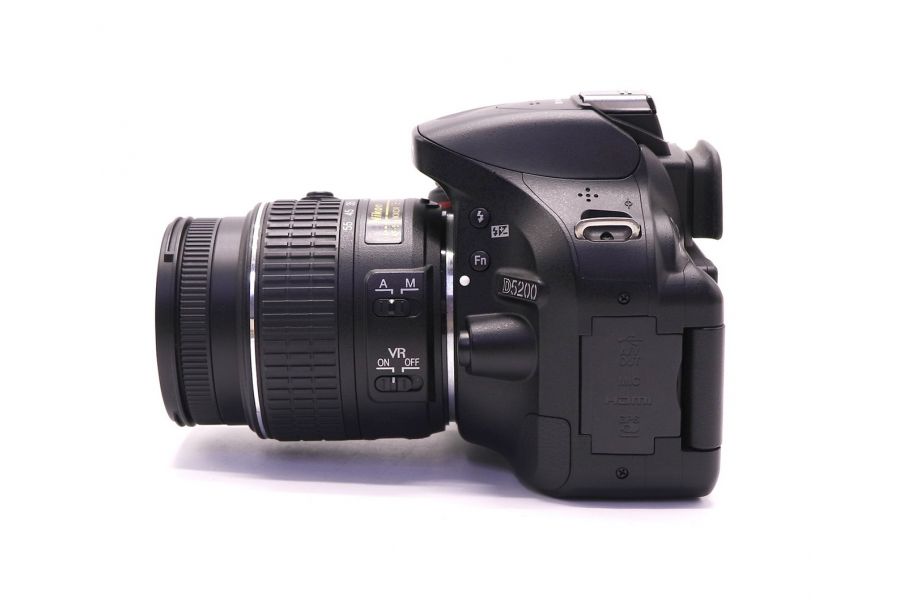 Nikon D5200 kit (пробег 4305 кадров)