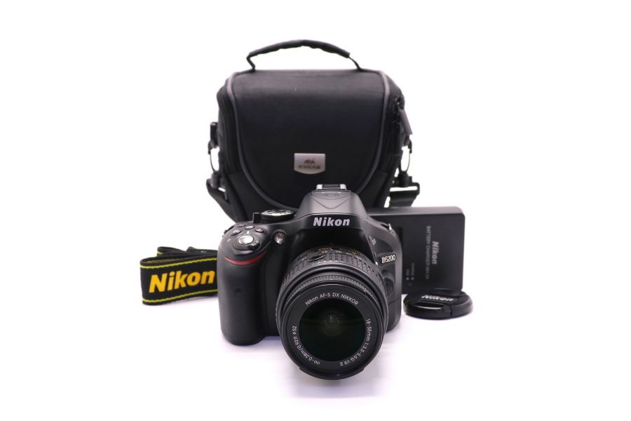 Nikon D5200 kit (пробег 4305 кадров)