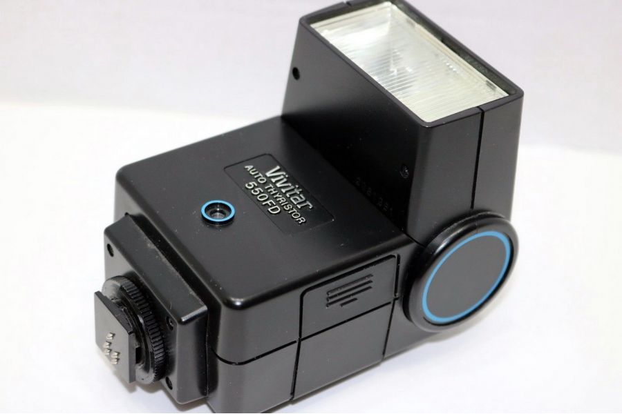 Фотовспышка Vivitar Auto Thyristor 550FD (Japan,1993)