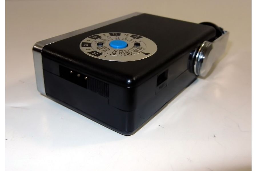 Фотовспышка Vivitar 151 (Japan, 1980)