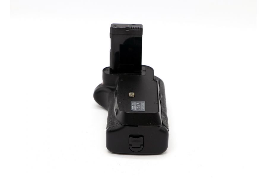 Батарейная ручка Nikon MB-D31