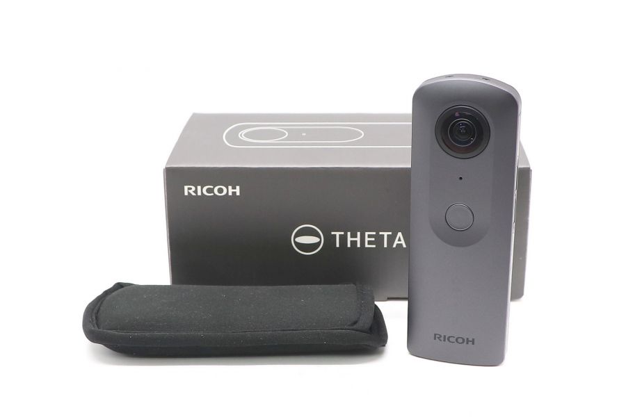 Экшн-камера Ricoh Theta V в упаковке