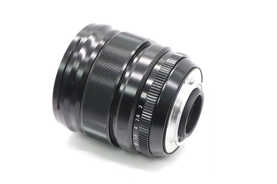 Fujifilm XF 16mm f/1.4 R WR в упаковке