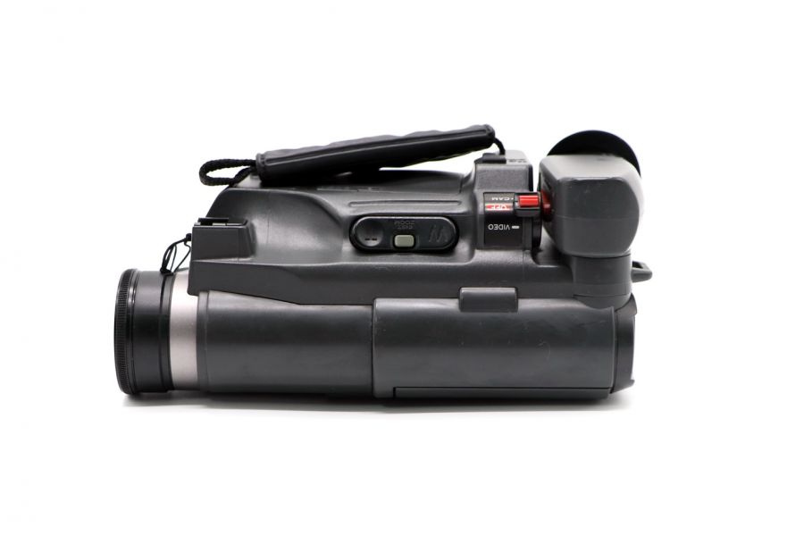 Видеокамера Hitachi VM-E228E