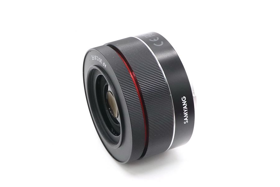 Samyang AF 35mm f/2.8 в упаковке