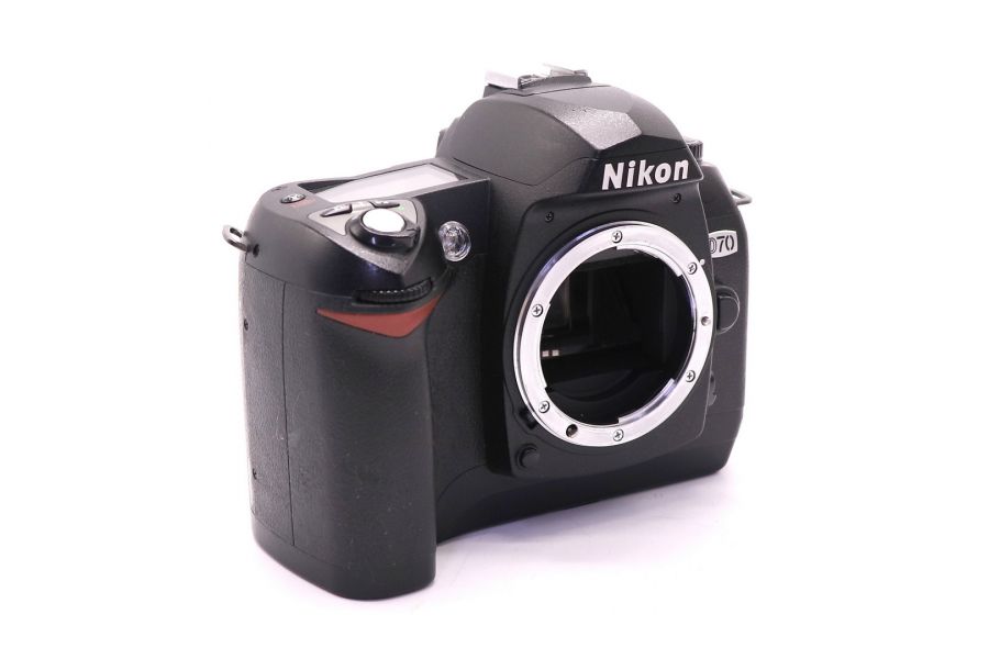Nikon D70 body (пробег 23000 кадров)